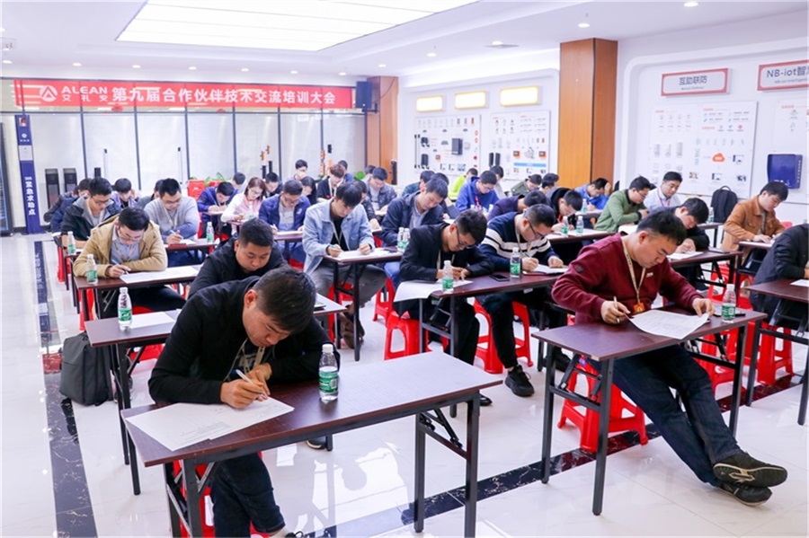 亚洲午夜精品A片久久WWW慈禧-女人张开腿让男人添-亚洲国产欧美日韩人成-乱肉YIN荡系列合集TXT-天天撸日日夜夜与您共同见证2019年美好时刻