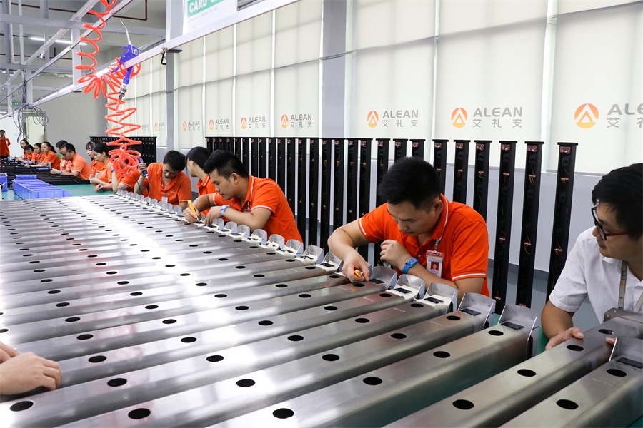 亚洲午夜精品A片久久WWW慈禧-女人张开腿让男人添-亚洲国产欧美日韩人成-乱肉YIN荡系列合集TXT-天天撸日日夜夜制造中心总监院克东:创新思路，为制造持续赋能