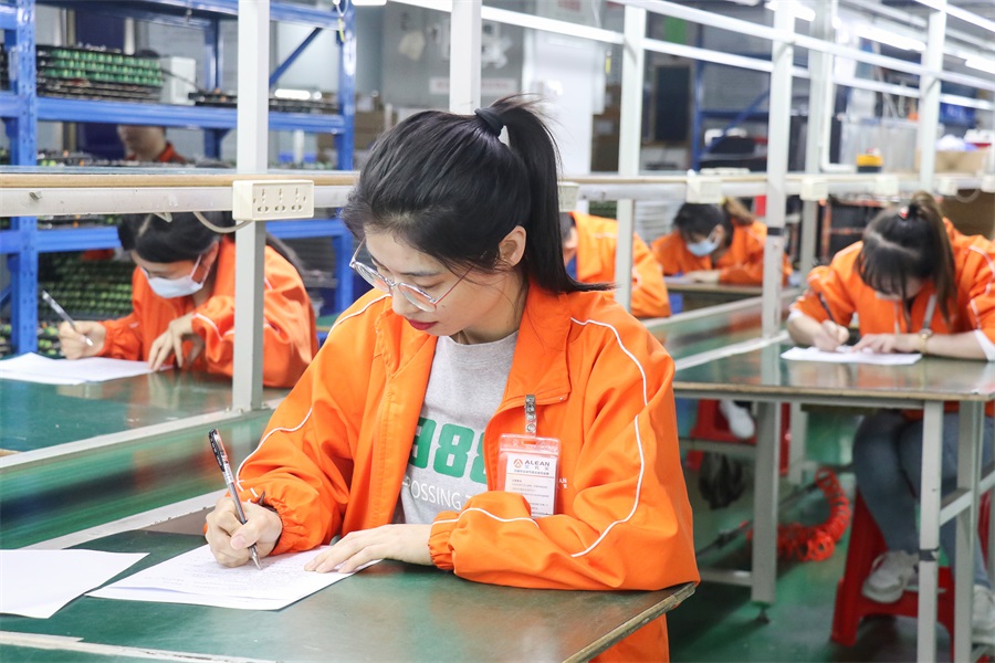 亚洲午夜精品A片久久WWW慈禧-女人张开腿让男人添-亚洲国产欧美日韩人成-乱肉YIN荡系列合集TXT-天天撸日日夜夜2021职工技能大赛高燃瞬间