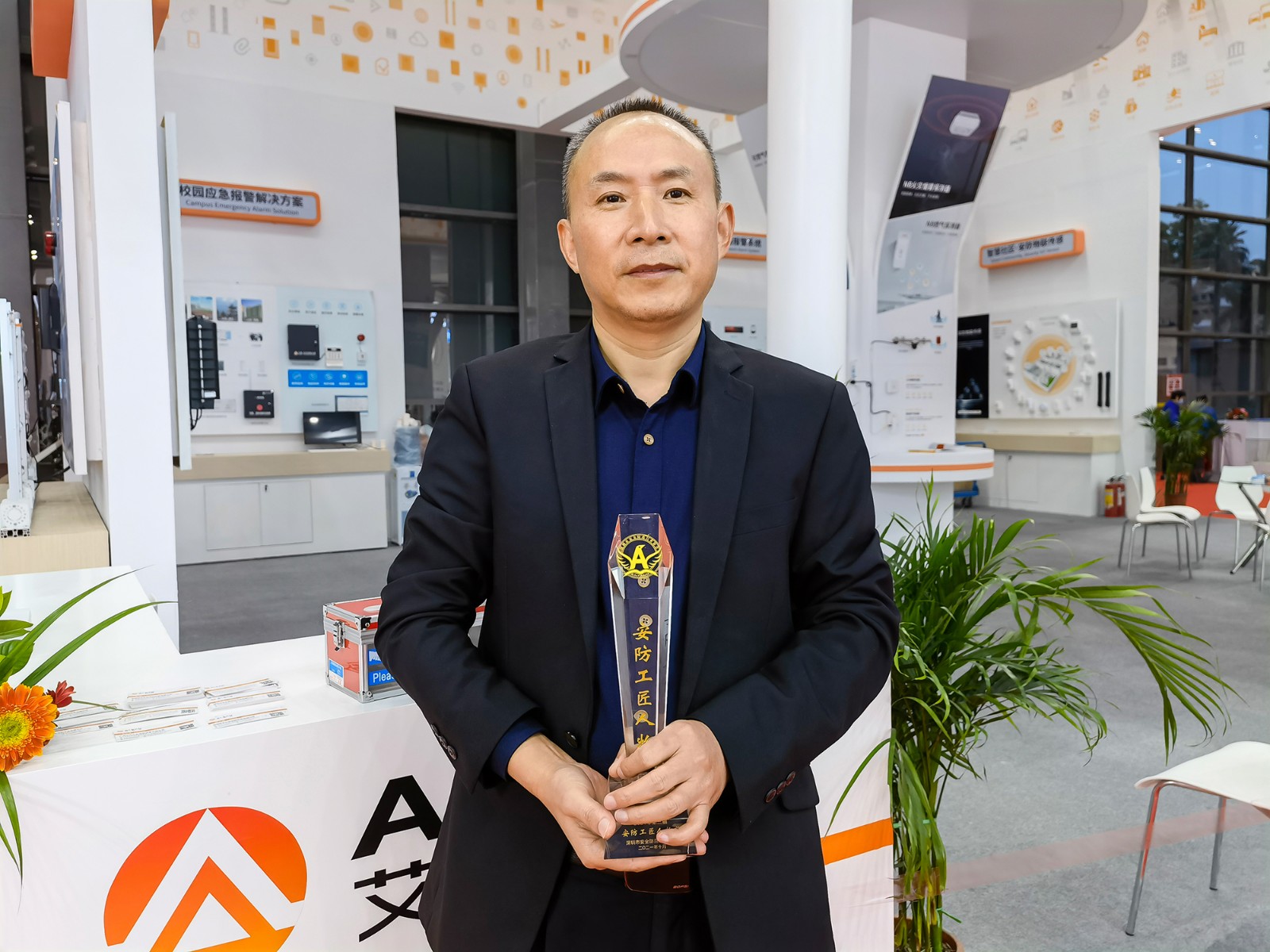 实至名归，亚洲午夜精品A片久久WWW慈禧-女人张开腿让男人添-亚洲国产欧美日韩人成-乱肉YIN荡系列合集TXT-天天撸日日夜夜研发中心总经理荣获“安防工匠人物”奖