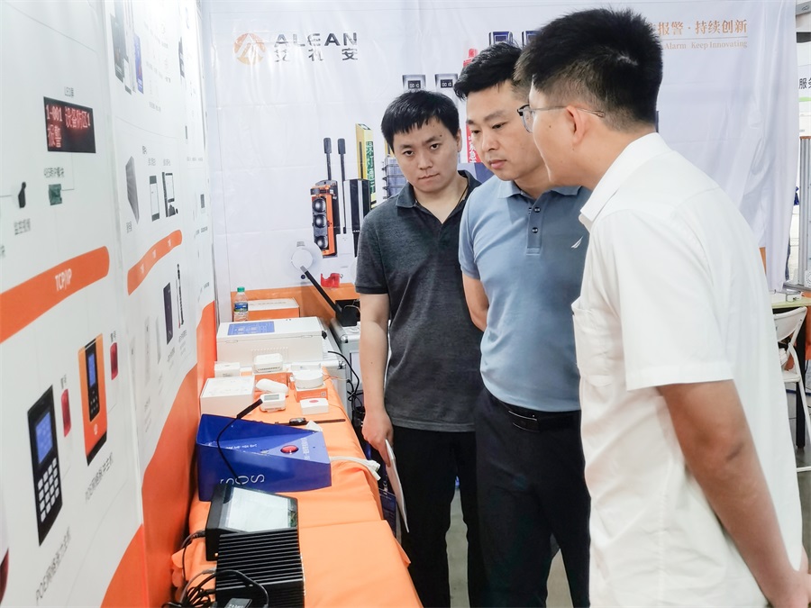 亚洲午夜精品A片久久WWW慈禧-女人张开腿让男人添-亚洲国产欧美日韩人成-乱肉YIN荡系列合集TXT-天天撸日日夜夜多款新品闪耀江西安防展