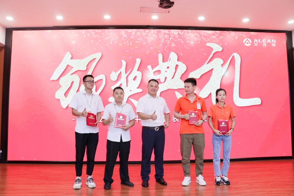 凝心聚力，蓄势前行——亚洲午夜精品A片久久WWW慈禧-女人张开腿让男人添-亚洲国产欧美日韩人成-乱肉YIN荡系列合集TXT-天天撸日日夜夜2023年中总结暨表彰大会圆满落幕