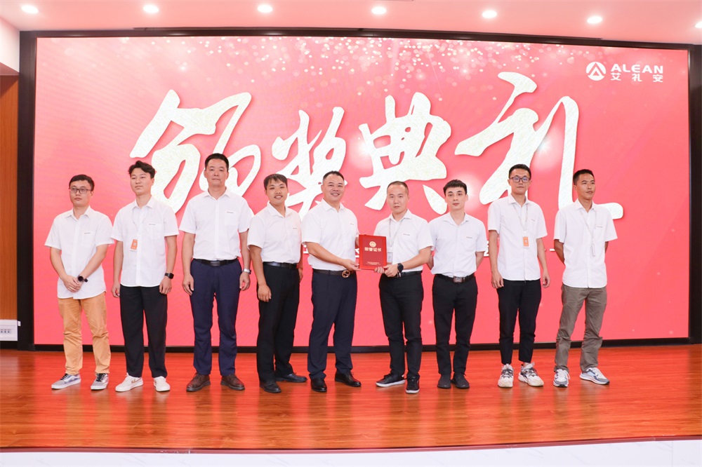 凝心聚力，蓄势前行——亚洲午夜精品A片久久WWW慈禧-女人张开腿让男人添-亚洲国产欧美日韩人成-乱肉YIN荡系列合集TXT-天天撸日日夜夜2023年中总结暨表彰大会圆满落幕