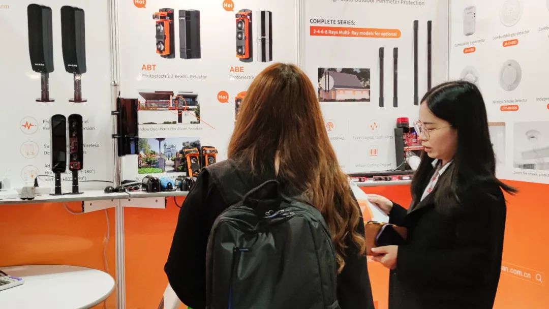 亚洲午夜精品A片久久WWW慈禧-女人张开腿让男人添-亚洲国产欧美日韩人成-乱肉YIN荡系列合集TXT-天天撸日日夜夜参加马来西亚安防展