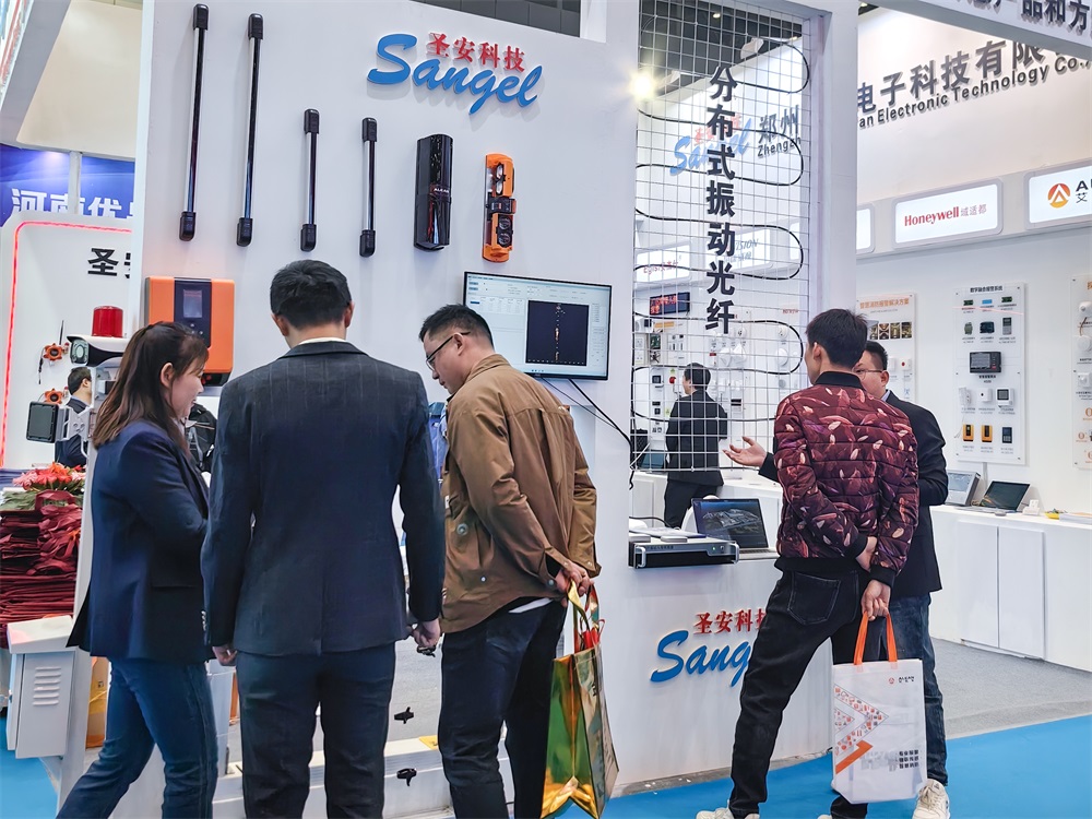 亚洲午夜精品A片久久WWW慈禧-女人张开腿让男人添-亚洲国产欧美日韩人成-乱肉YIN荡系列合集TXT-天天撸日日夜夜“数字报警”高能亮相郑州安防展