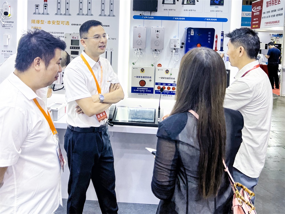 亚洲午夜精品A片久久WWW慈禧-女人张开腿让男人添-亚洲国产欧美日韩人成-乱肉YIN荡系列合集TXT-天天撸日日夜夜亮相2024年成都安防展