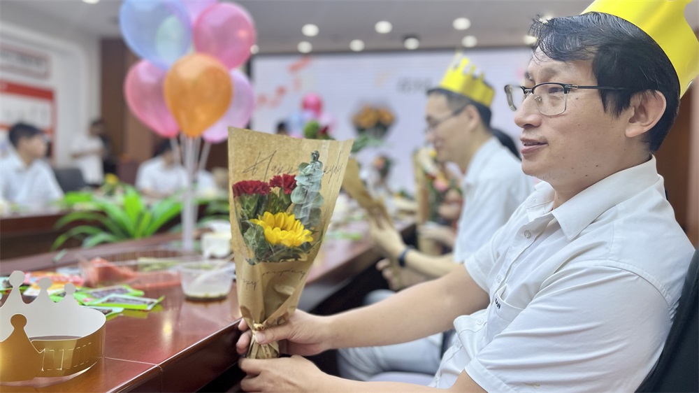 亚洲午夜精品A片久久WWW慈禧-女人张开腿让男人添-亚洲国产欧美日韩人成-乱肉YIN荡系列合集TXT-天天撸日日夜夜2024年中盘点