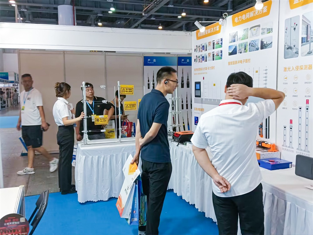 亚洲午夜精品A片久久WWW慈禧-女人张开腿让男人添-亚洲国产欧美日韩人成-乱肉YIN荡系列合集TXT-天天撸日日夜夜报警新方案亮相杭州安防展