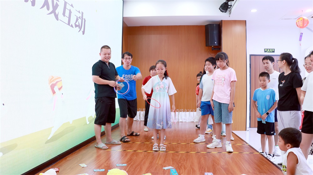 亚洲午夜精品A片久久WWW慈禧-女人张开腿让男人添-亚洲国产欧美日韩人成-乱肉YIN荡系列合集TXT-天天撸日日夜夜举办迎中秋亲子活动