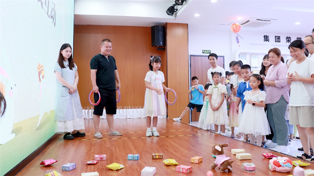 亚洲午夜精品A片久久WWW慈禧-女人张开腿让男人添-亚洲国产欧美日韩人成-乱肉YIN荡系列合集TXT-天天撸日日夜夜举办迎中秋亲子活动