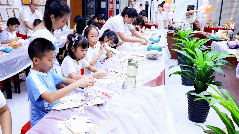 亚洲午夜精品A片久久WWW慈禧-女人张开腿让男人添-亚洲国产欧美日韩人成-乱肉YIN荡系列合集TXT-天天撸日日夜夜举办迎中秋亲子活动