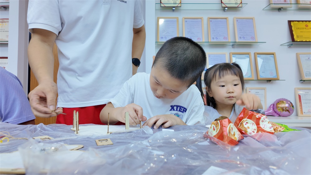 亚洲午夜精品A片久久WWW慈禧-女人张开腿让男人添-亚洲国产欧美日韩人成-乱肉YIN荡系列合集TXT-天天撸日日夜夜举办迎中秋亲子活动