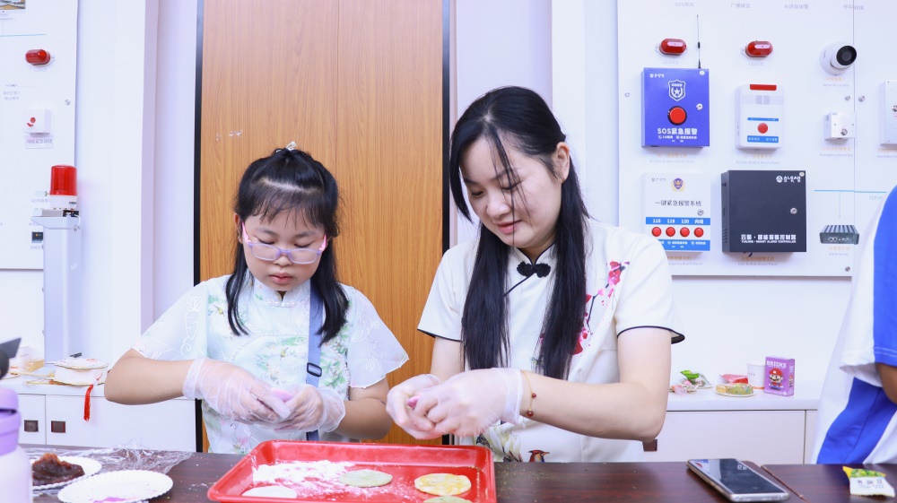 亚洲午夜精品A片久久WWW慈禧-女人张开腿让男人添-亚洲国产欧美日韩人成-乱肉YIN荡系列合集TXT-天天撸日日夜夜举办迎中秋亲子活动