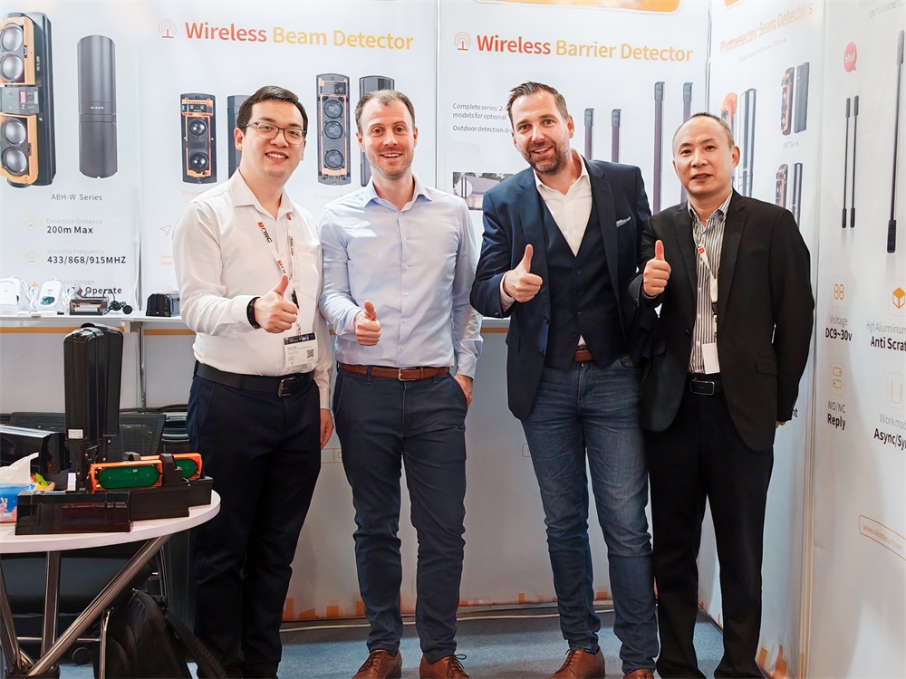 亚洲午夜精品A片久久WWW慈禧-女人张开腿让男人添-亚洲国产欧美日韩人成-乱肉YIN荡系列合集TXT-天天撸日日夜夜海外展 ‖ 相约德国埃森