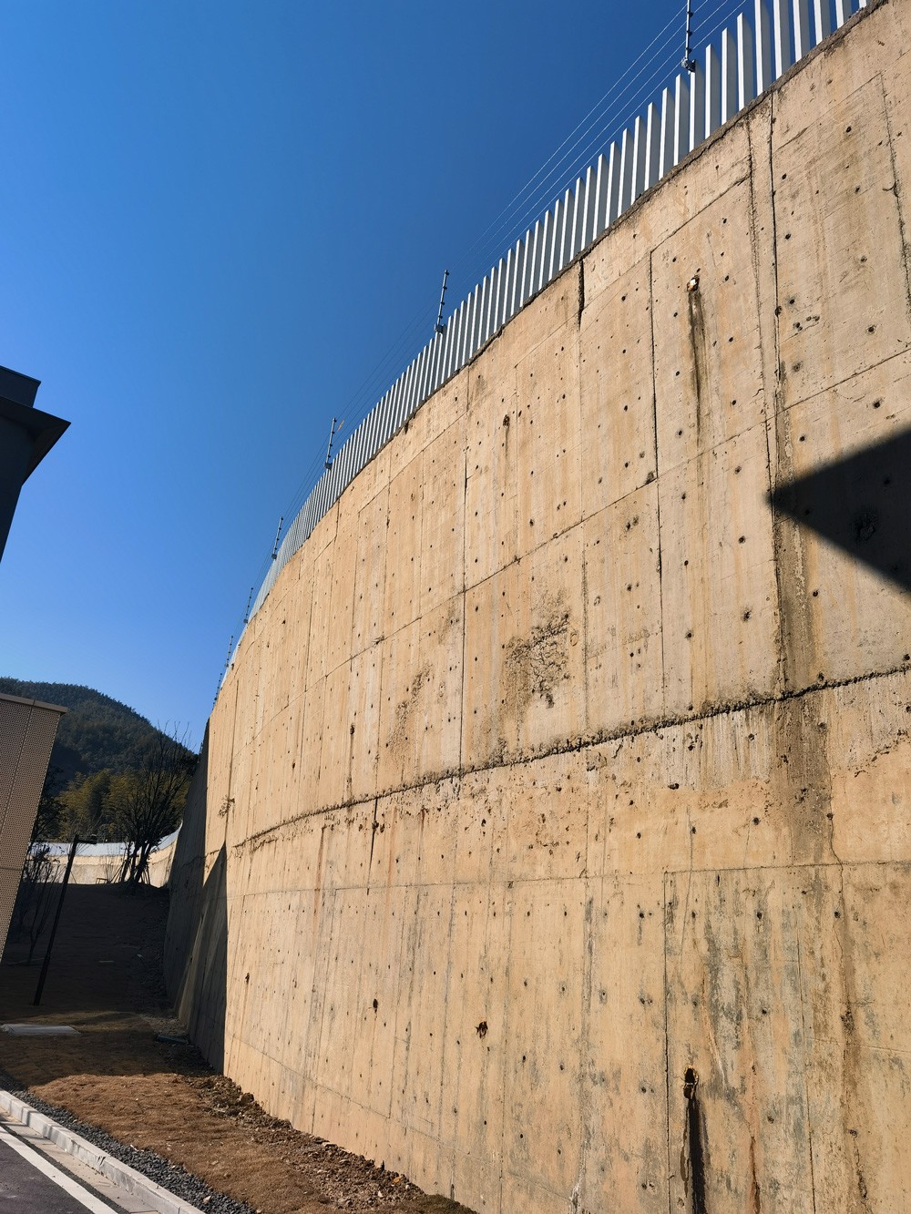 浙江大学湖州工业控制技术研究院 | 电子围栏