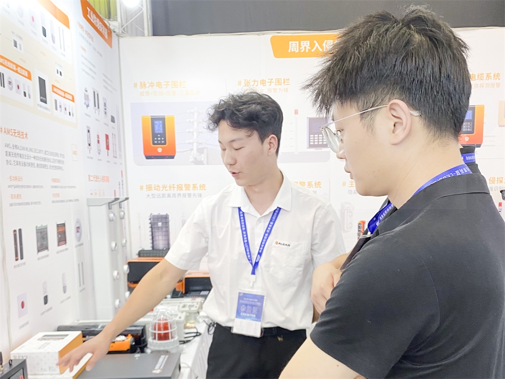 以科技守护安全，亚洲午夜精品A片久久WWW慈禧-女人张开腿让男人添-亚洲国产欧美日韩人成-乱肉YIN荡系列合集TXT-天天撸日日夜夜亮相2025成都安博会