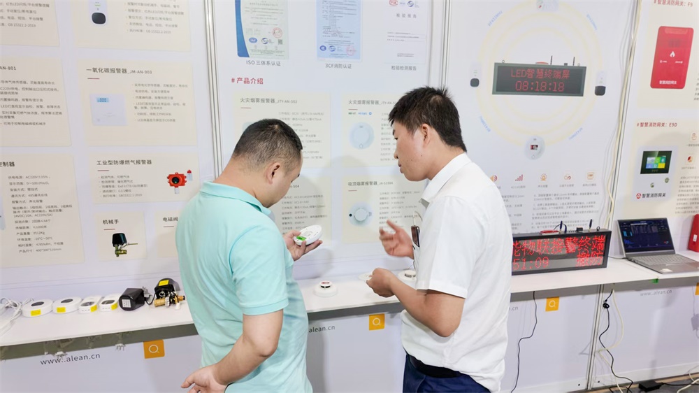 亚洲午夜精品A片久久WWW慈禧-女人张开腿让男人添-亚洲国产欧美日韩人成-乱肉YIN荡系列合集TXT-天天撸日日夜夜亮相2025深圳国际消费电子展览会