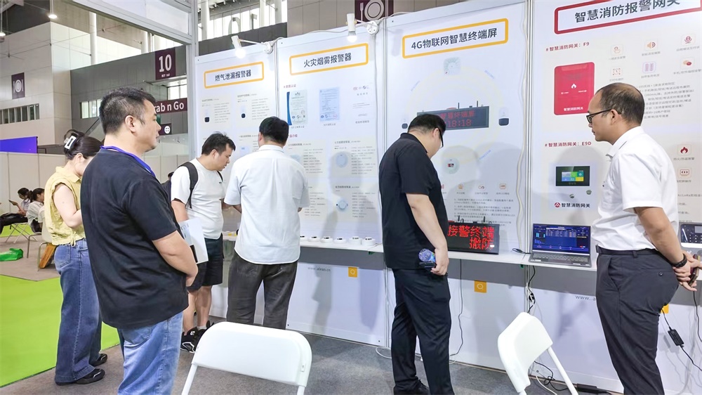 亚洲午夜精品A片久久WWW慈禧-女人张开腿让男人添-亚洲国产欧美日韩人成-乱肉YIN荡系列合集TXT-天天撸日日夜夜亮相2025深圳国际消费电子展览会