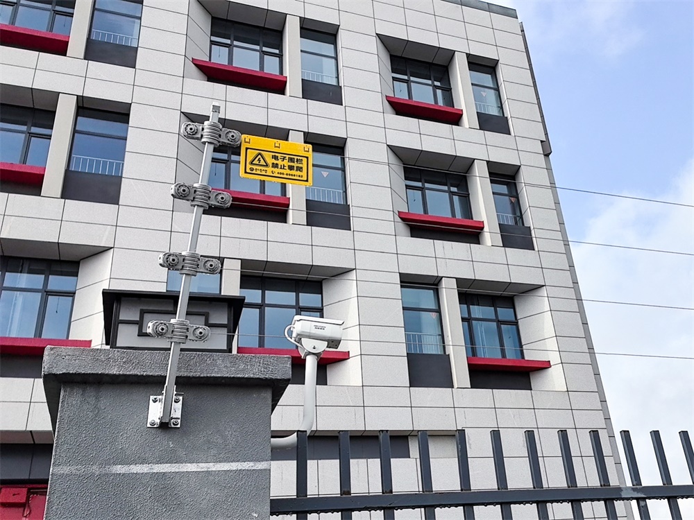 亚洲午夜精品A片久久WWW慈禧-女人张开腿让男人添-亚洲国产欧美日韩人成-乱肉YIN荡系列合集TXT-天天撸日日夜夜报警系统：筑牢校园安全防线