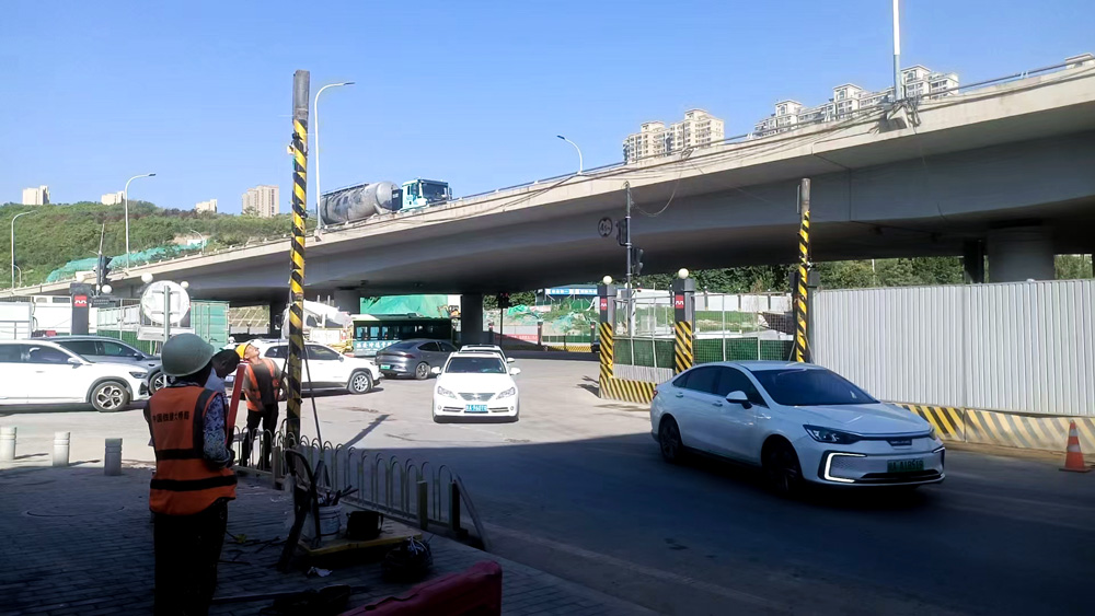 西安某桥梁限高 | 激光对射 工业一键声光报警器