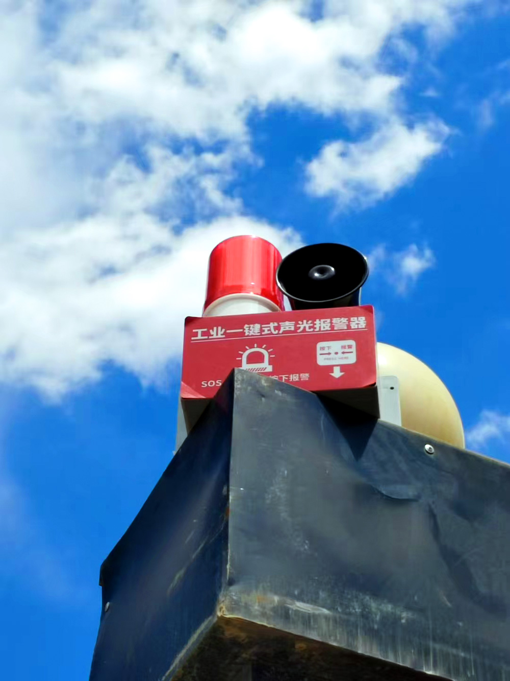 西安某桥梁限高 | 激光对射 工业一键声光报警器