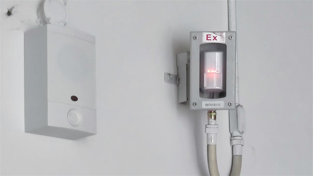 亚洲午夜精品A片久久WWW慈禧-女人张开腿让男人添-亚洲国产欧美日韩人成-乱肉YIN荡系列合集TXT-天天撸日日夜夜军用仓库防爆报警方案