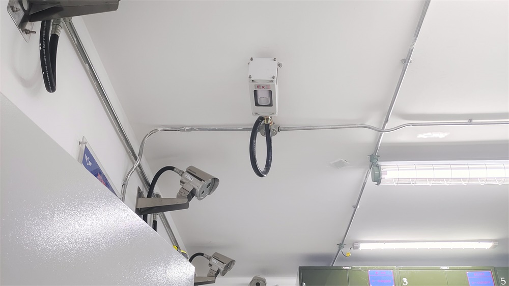 亚洲午夜精品A片久久WWW慈禧-女人张开腿让男人添-亚洲国产欧美日韩人成-乱肉YIN荡系列合集TXT-天天撸日日夜夜军用仓库防爆报警方案