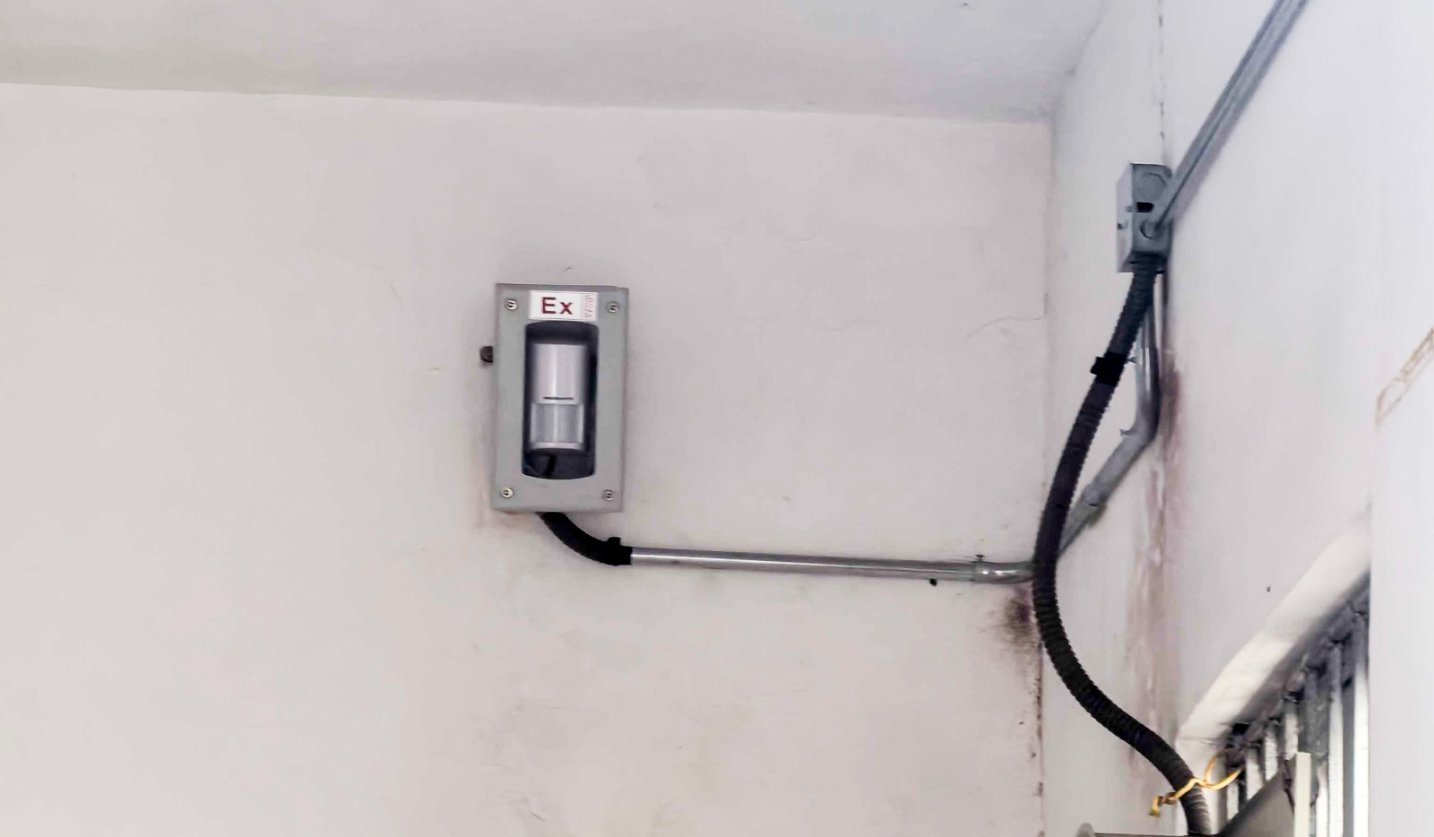 广州某化工厂 | 防爆光栅 防爆人体红外探测器 防爆主机