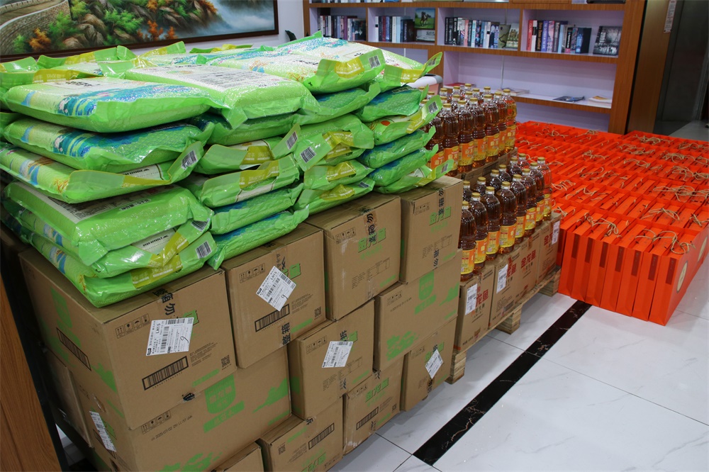 当中秋月遇上中国红，亚洲午夜精品A片久久WWW慈禧-女人张开腿让男人添-亚洲国产欧美日韩人成-乱肉YIN荡系列合集TXT-天天撸日日夜夜的温暖从不缺席​