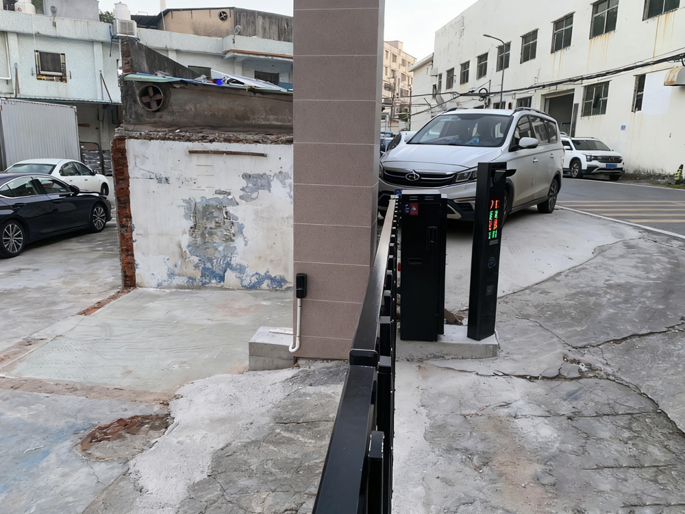 广州某小区| 道闸红外对射