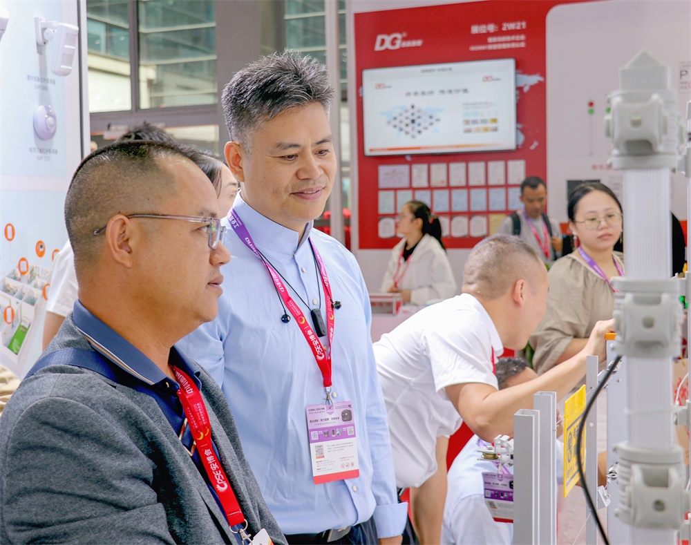 2025年CPSE安博会开幕，亚洲午夜精品A片久久WWW慈禧-女人张开腿让男人添-亚洲国产欧美日韩人成-乱肉YIN荡系列合集TXT-天天撸日日夜夜携创新力量赴约