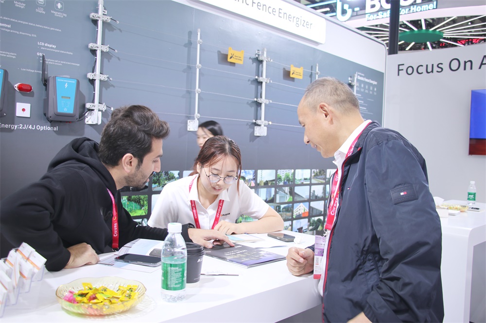 2025年CPSE安博会开幕，亚洲午夜精品A片久久WWW慈禧-女人张开腿让男人添-亚洲国产欧美日韩人成-乱肉YIN荡系列合集TXT-天天撸日日夜夜携创新力量赴约